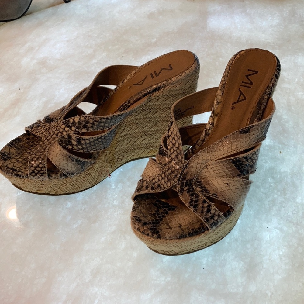 Love the MIA and easy wear sz 6